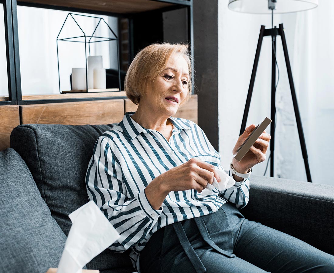 Grandparents supporting child in relocation discussion